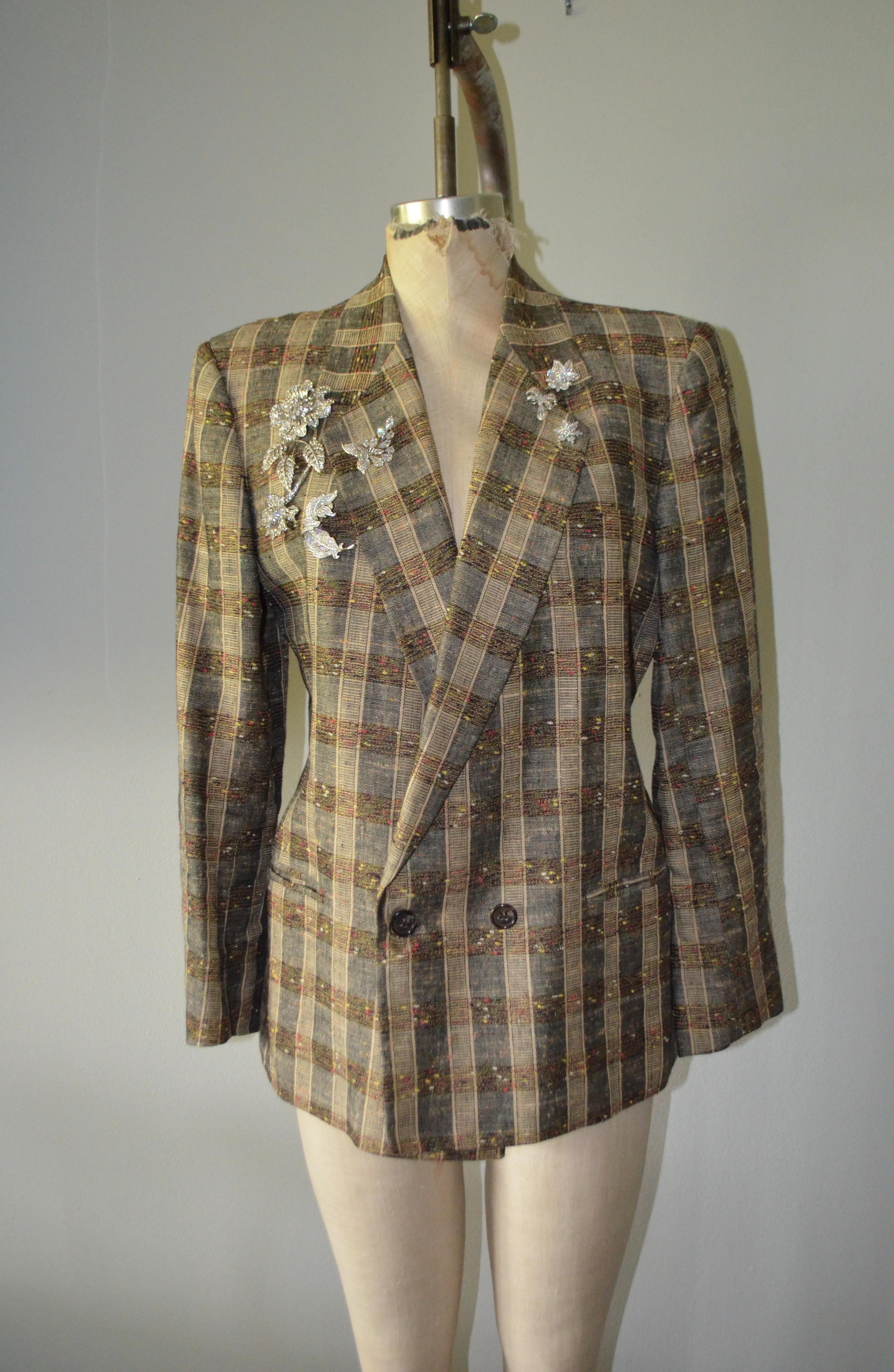 80s Moda Mario Italian plaid tweed tailor tan blazer with Floral zircon broochs