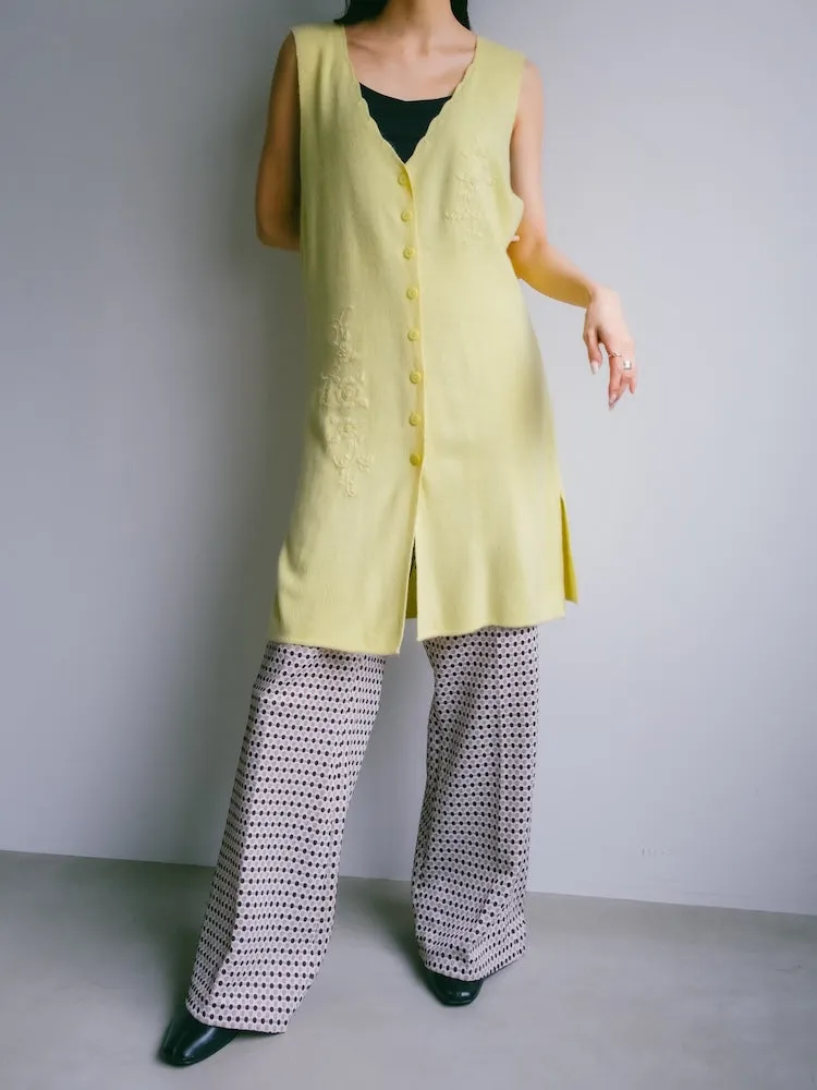 Sleeveless Lemon knit vest