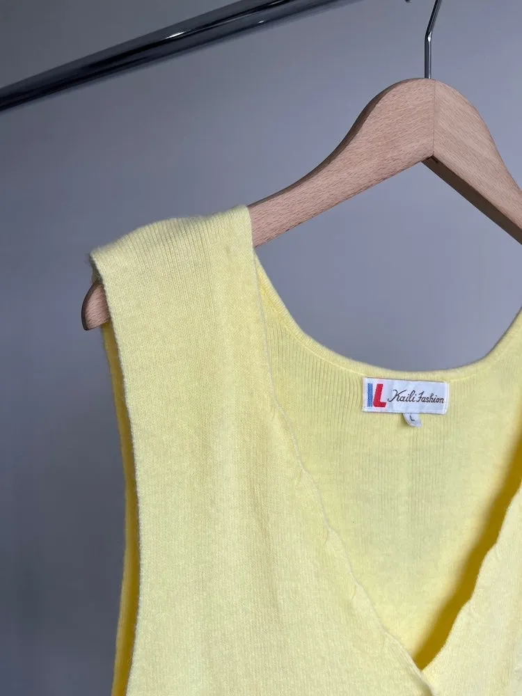 Sleeveless Lemon knit vest