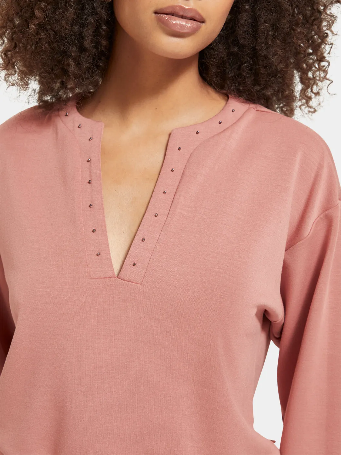 V-neck puff sleeved sweatshirt